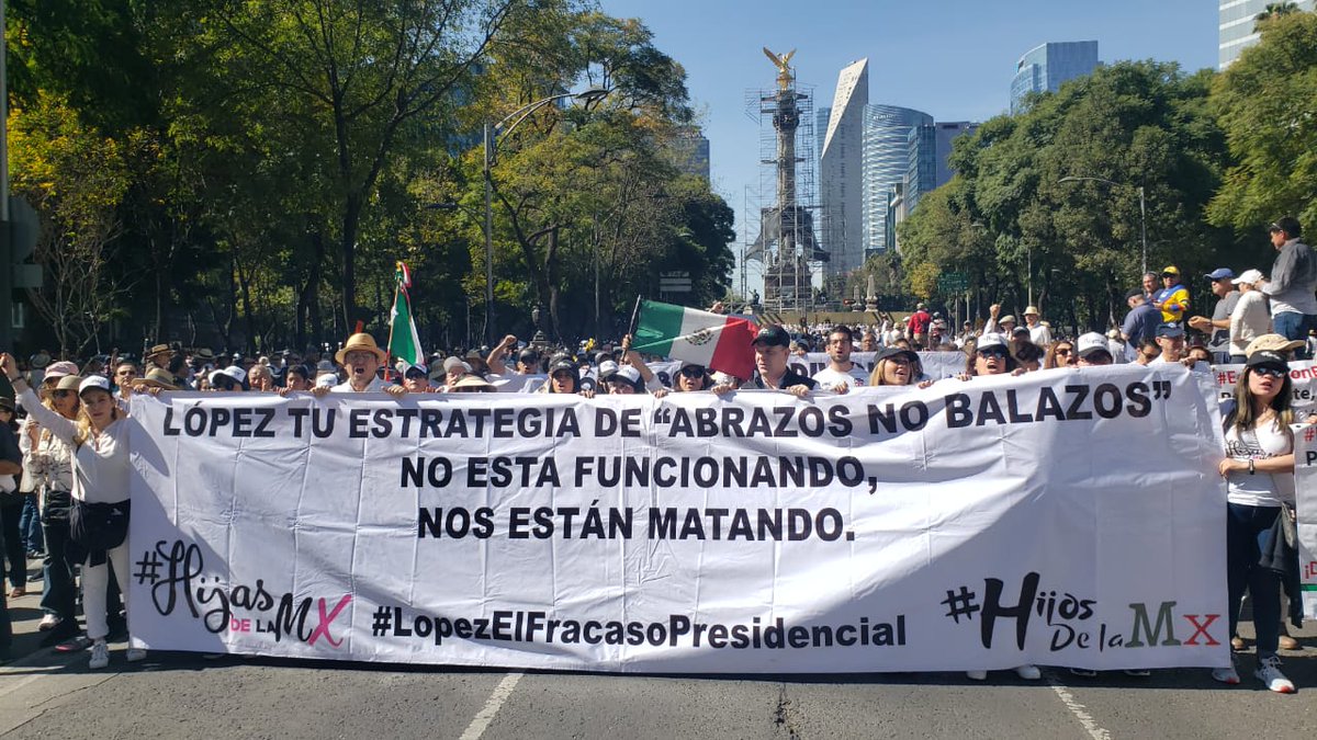 moverseesvivir's tweet image. Todos unidos #HijasDeLaMx
#HijosDeLaMx  esto es por que amamos a México #MarchaPorElCambio #Marcha1DeDiciembre