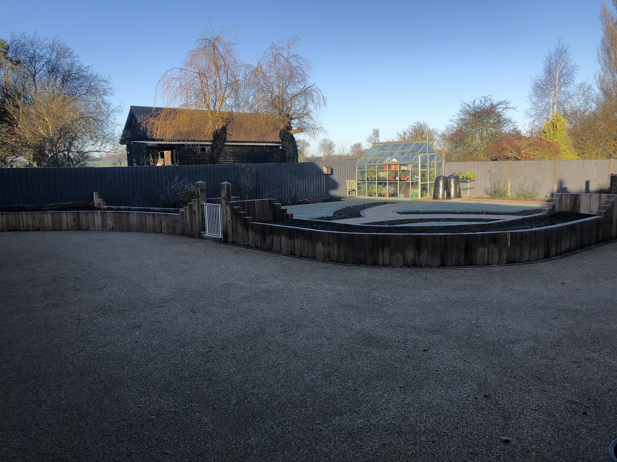 jdma_paving's tweet photo. Before and after pictures of a project we completed last week in Gislingham, Suffolk. #paving #turfing #oaksleepers #raisedbeds #fencing #bradstone #landscaping #localbusiness #suffolk #jdma https://t.co/L0DvIX0Ju6