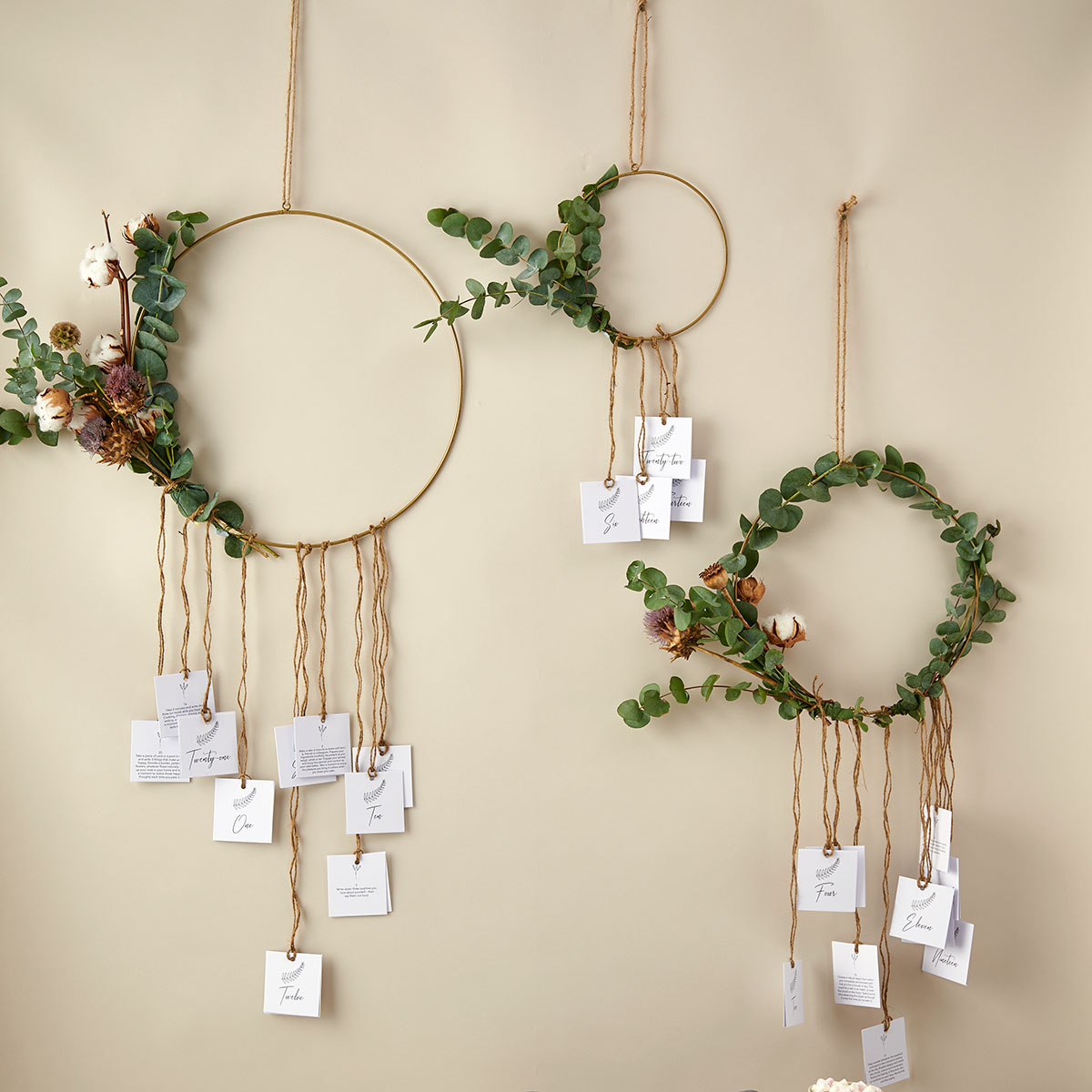 ProjectCalmMag's tweet image. Find calm this Christmas by making your own mindful advent wreath: soo.nr/TRRF #december1st