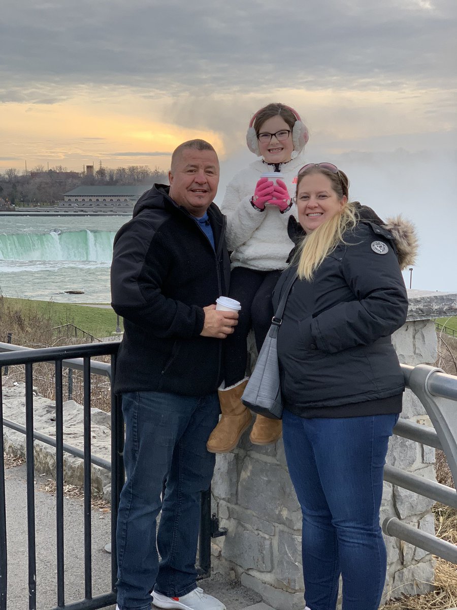 NikkiCPhT's tweet photo. Niagara Falls has been fun but itโs time to get the eff outta here #familytimeisthebesttime #epicmeetup #friendswhoarefamily https://t.co/gZGnZ15VQw