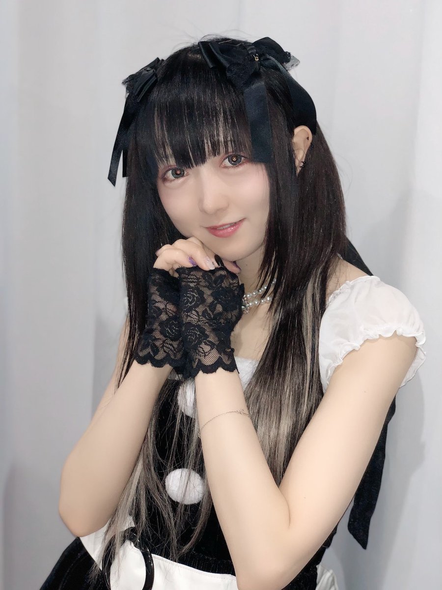 tahion_white's tweet photo. #みーうーにゃ〝ー ฅ^ΦωΦ^ฅ
あわてんぼうの #みお⭐︎#ぴよ さん主催
#早すぎるクリスマスぱーちー 出演
#みうにゃセトリ
1. #truəend
2. #mofu
3. #MsunknowN
#サンタみうにゃ を一足早く堪能！ライブ楽しかったー！
2019/12/1(日)
#田端
#田端ライブスペースマリールー
#望月みうな https://t.co/Qbyps25Ixr