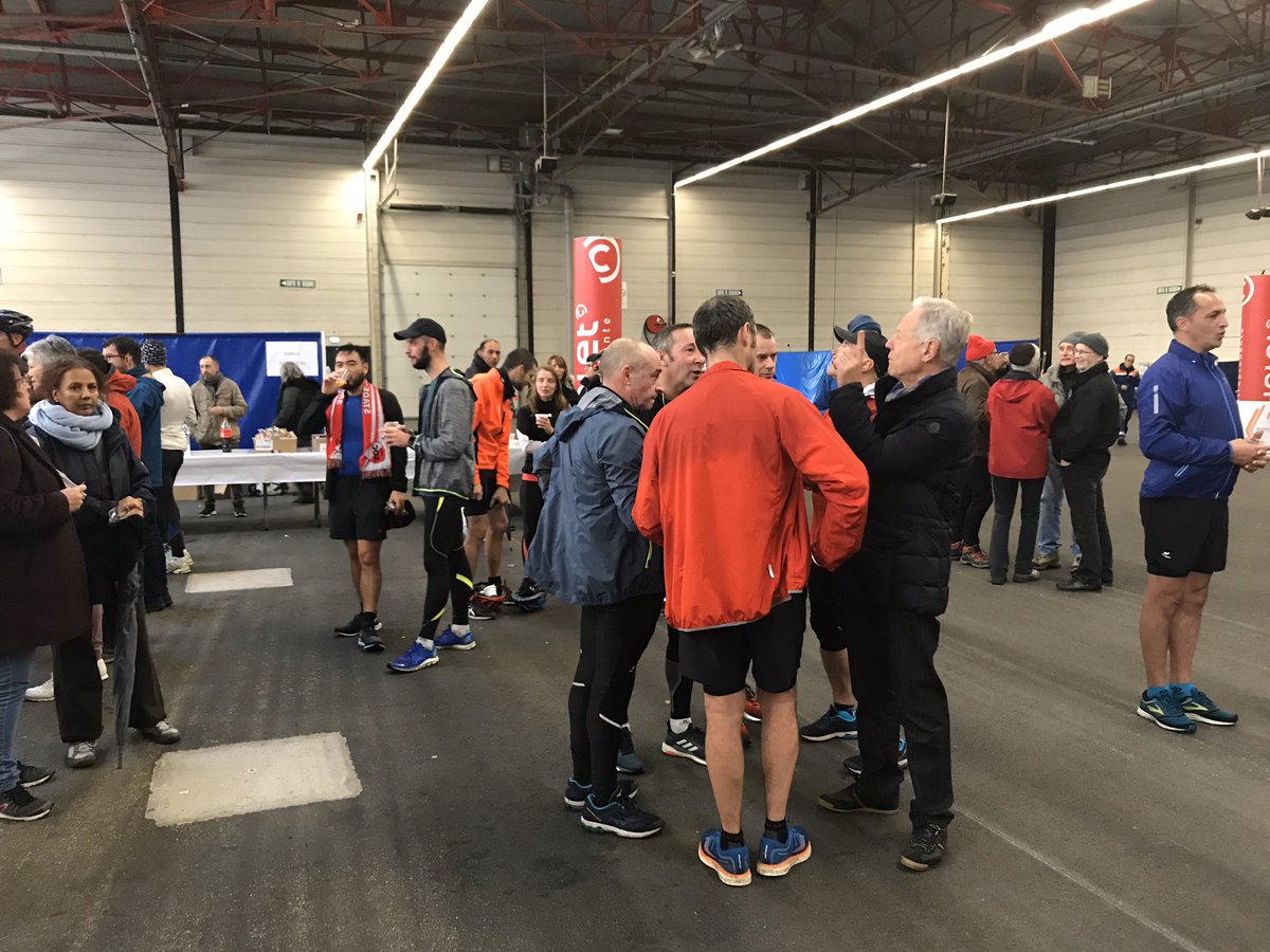 GBOURDOULEIX's tweet photo. Très belle édition du 39èmeTour de Cholet. 3000 piétons et 1000 cyclistes ont fait le circuit. Bravo et bon dimanche à tous ! #cholet #choletlasportive https://t.co/gEJ96XKjzv