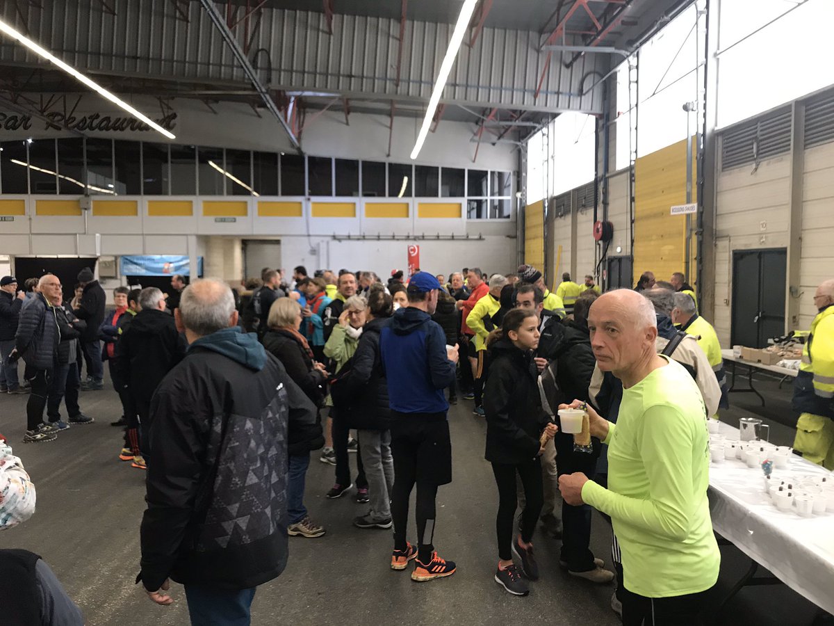 GBOURDOULEIX's tweet photo. Très belle édition du 39èmeTour de Cholet. 3000 piétons et 1000 cyclistes ont fait le circuit. Bravo et bon dimanche à tous ! #cholet #choletlasportive https://t.co/gEJ96XKjzv