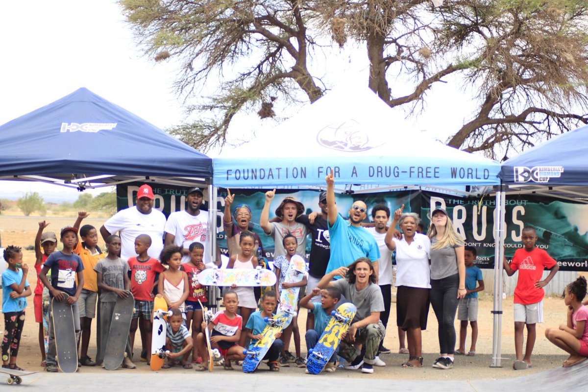 Real_KDC's tweet photo. #TheRealKDC family went out on an outreach program to Roodepan to host a demo and skate clinic for the youth and introduce them to skateboarding as an alternative sport to substance abuse and gangsterism . @NorthernCapeSA https://t.co/sZ0t6IvmaQ