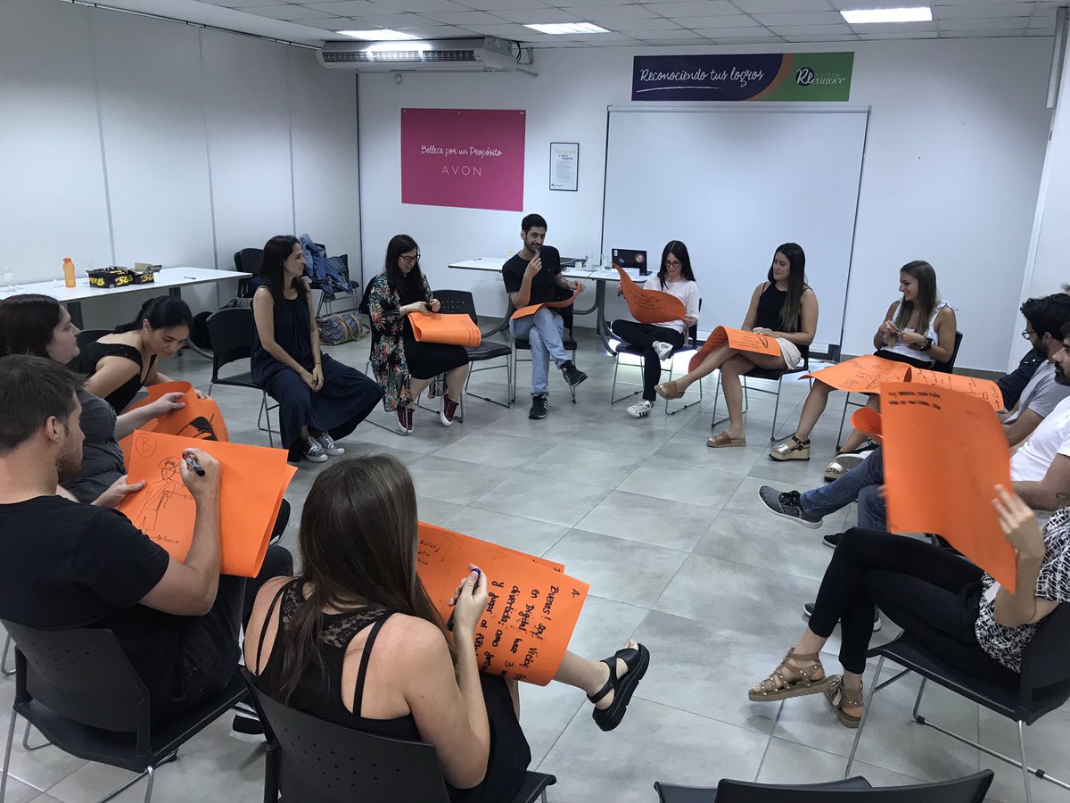 #Emprendiendo la #Transformacion #Digital
Empresa <a href="/AvonArg/">AVON Argentina</a> 
Gracias <a href="/LinaZubiria/">Lina Zubiria</a> !! Hay #equipo 
.
.
.
.
#metodologiasagiles #scrum #design #lean #coach #mentoreos #capacitaciones #transformacion #gestion #emocion #liderazgo #equipo #team #ritmo #musica #comunicacion #identidad