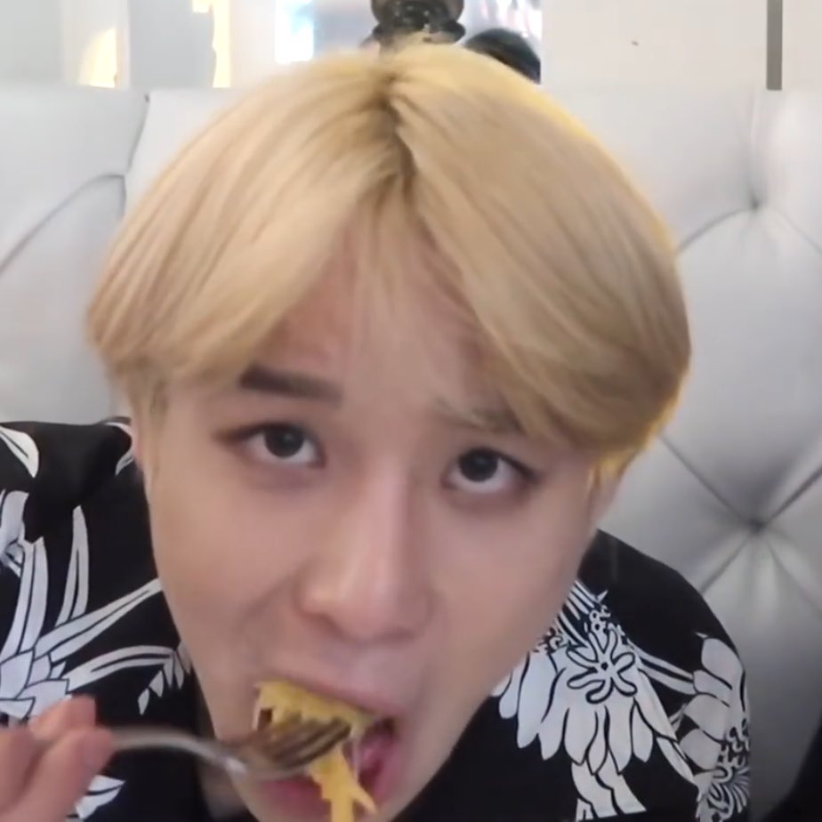 ขอเฉียงหน่อยคับ tweet media