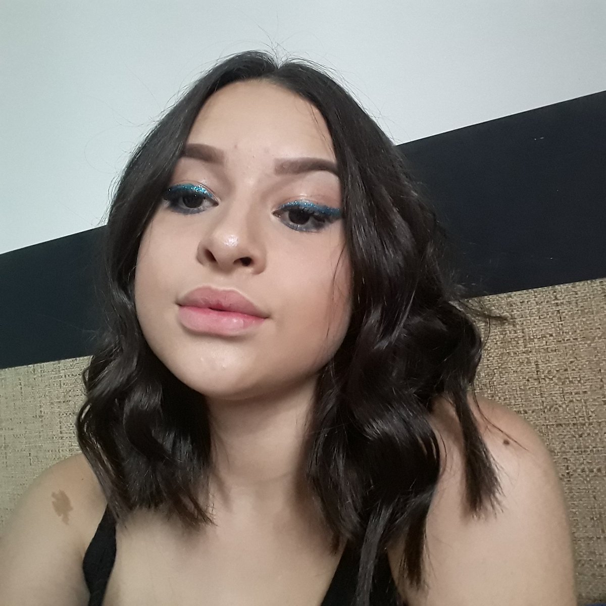 amytribbiani's tweet photo. não entendi nada mas to aqui #beautifuluniters https://t.co/pVFhRVLXNH