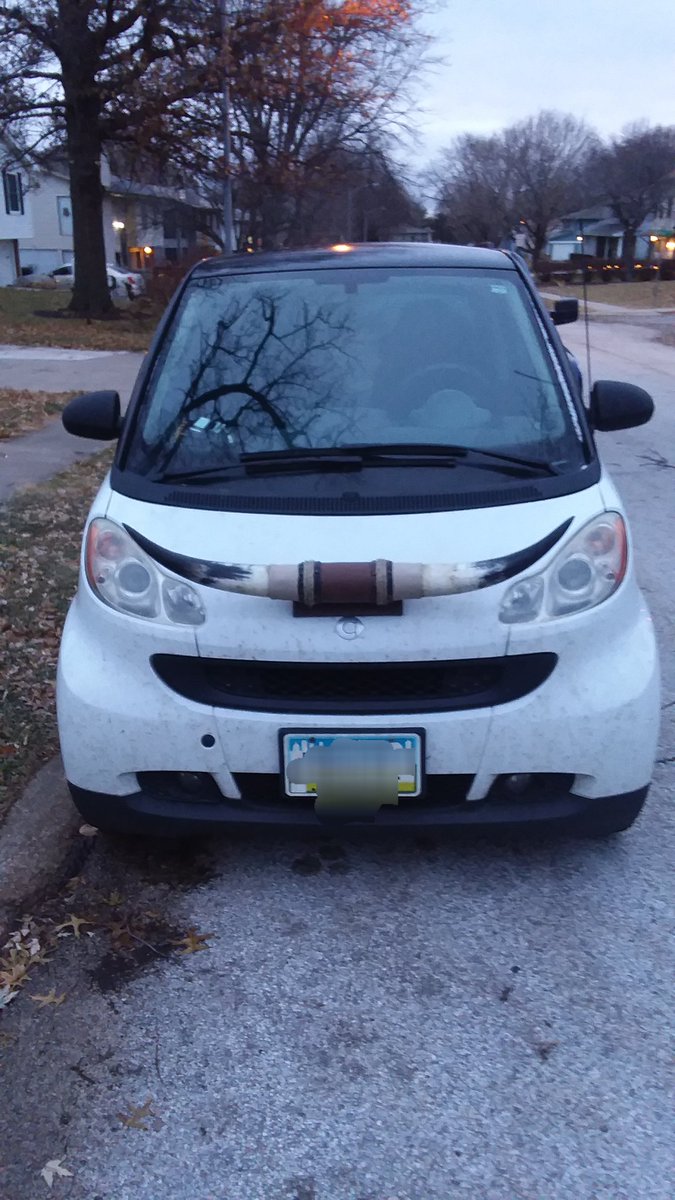 Things you see on patrol!  I didn't check to see if the bumper had hardware too! 😳