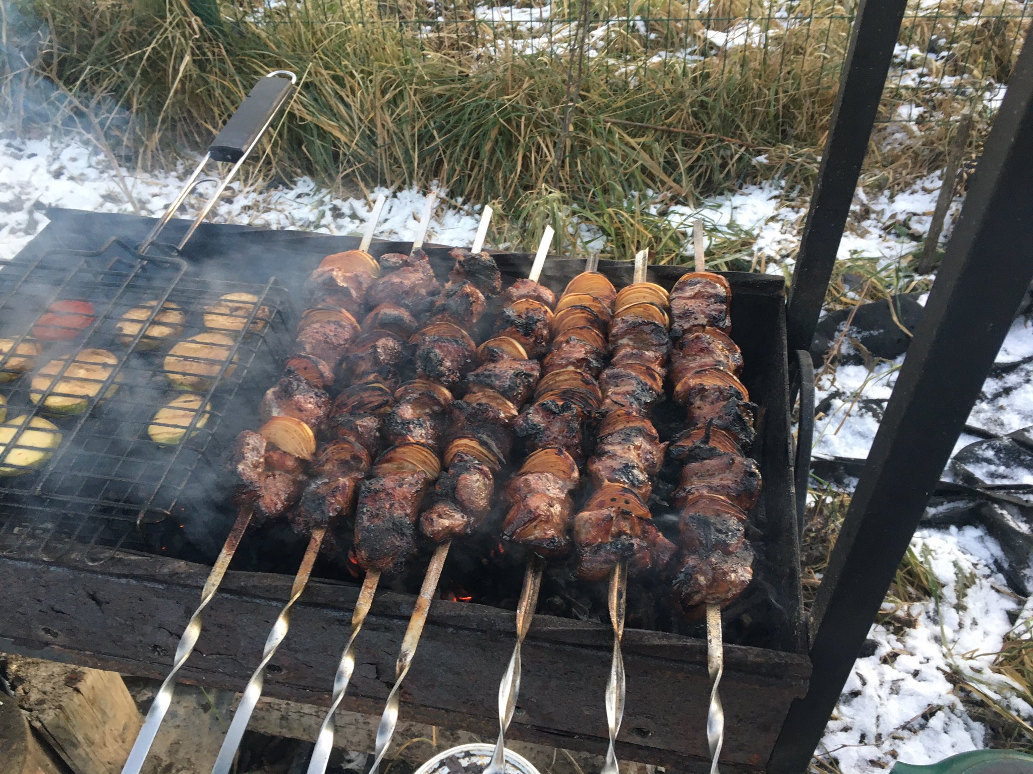 Шашлык зимой на природе