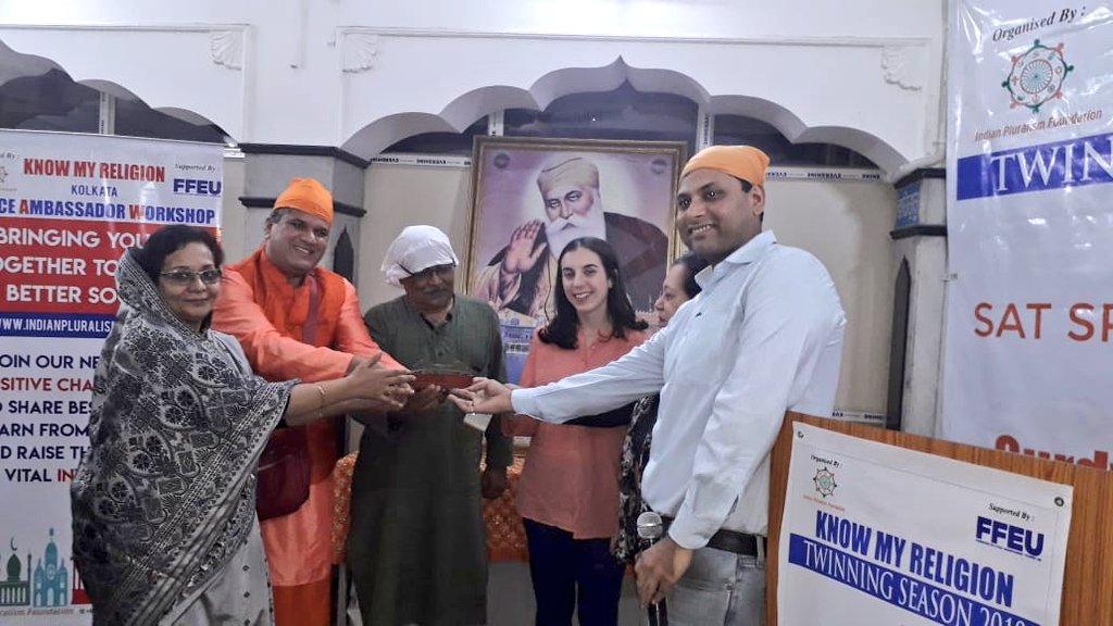 sophierossuk's tweet image. Proud to join @UKinKolkata's interfaith project with @indianpluralism today. The young participants' stories of changing perceptions &amp;amp; new friendships will stay with me. Special moment as a 🇬🇧✡️ diplomat when Mrs Cohen of Kolkata Jewish community spoke on Indian Jewish history.