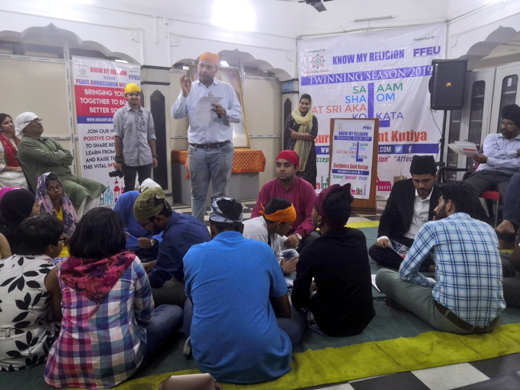 sophierossuk's tweet image. Proud to join @UKinKolkata's interfaith project with @indianpluralism today. The young participants' stories of changing perceptions &amp;amp; new friendships will stay with me. Special moment as a 🇬🇧✡️ diplomat when Mrs Cohen of Kolkata Jewish community spoke on Indian Jewish history.