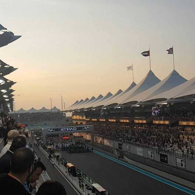 codacreate's tweet image. Impressive aerobatics @f1 #abudhabigp ift.tt/33A3PR9