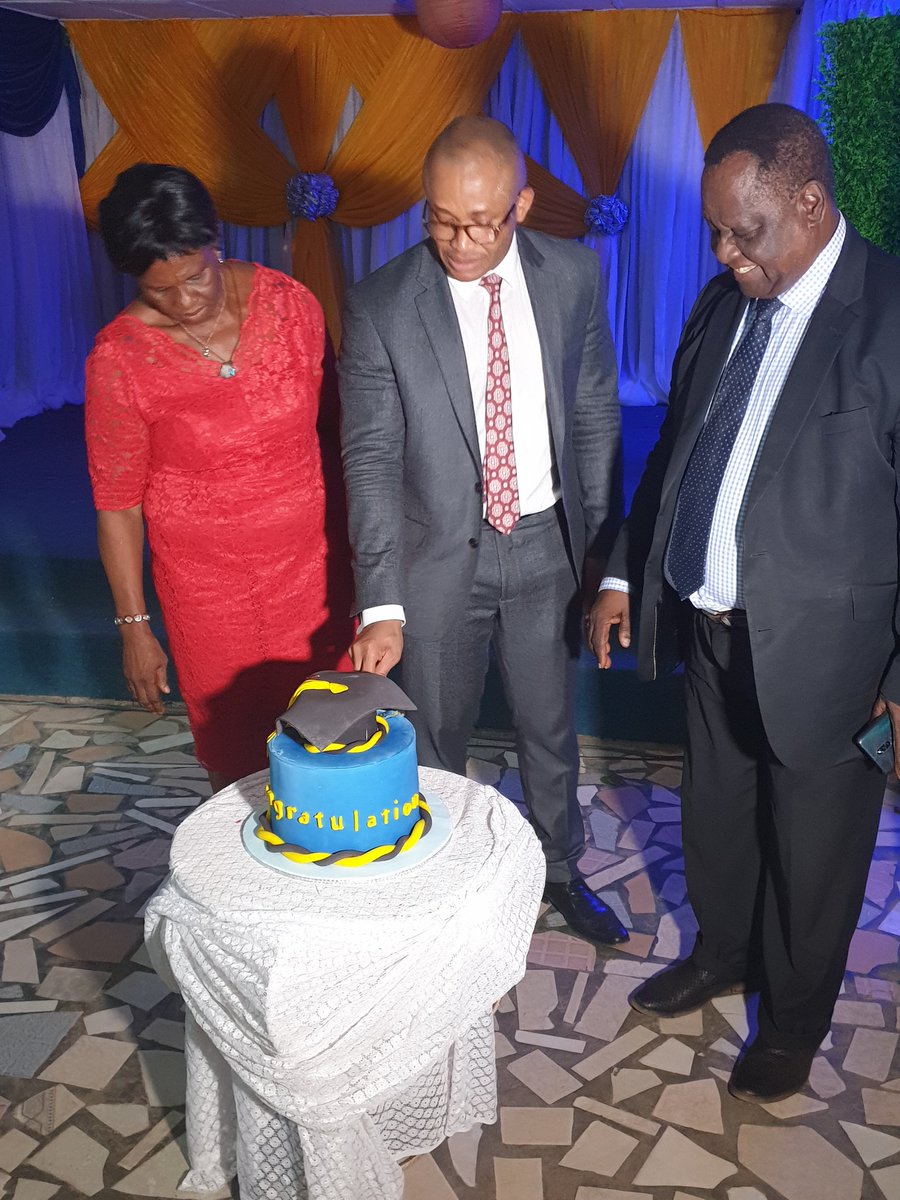 DrUmeadi's tweet photo. Cutting of cake at the the Award reception. #ducf #drchineduumeadifoundation #mentor #mentorship #health #education #youth #empowerment #foundation #absutrends #youthprogram #develoment #anambra #abagana https://t.co/QHm1XIPI2E