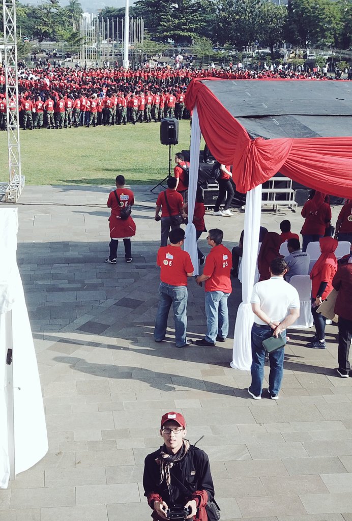 Weekend Record
Double Gear

Pemecahan Rekor MURI
4000 people Red Ribbon.
Break the record 3500 (2006)

International AIDS Day
#kemenkes