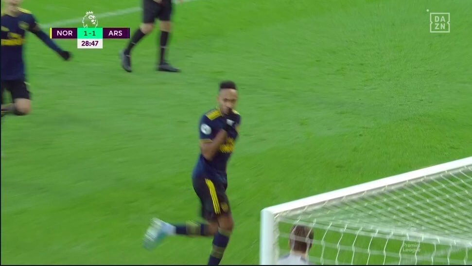 ODDSbible's tweet photo. Aubameyang shushing Krul after he scored is textbook shithousery 🤫 https://t.co/XxLF2fSDR4