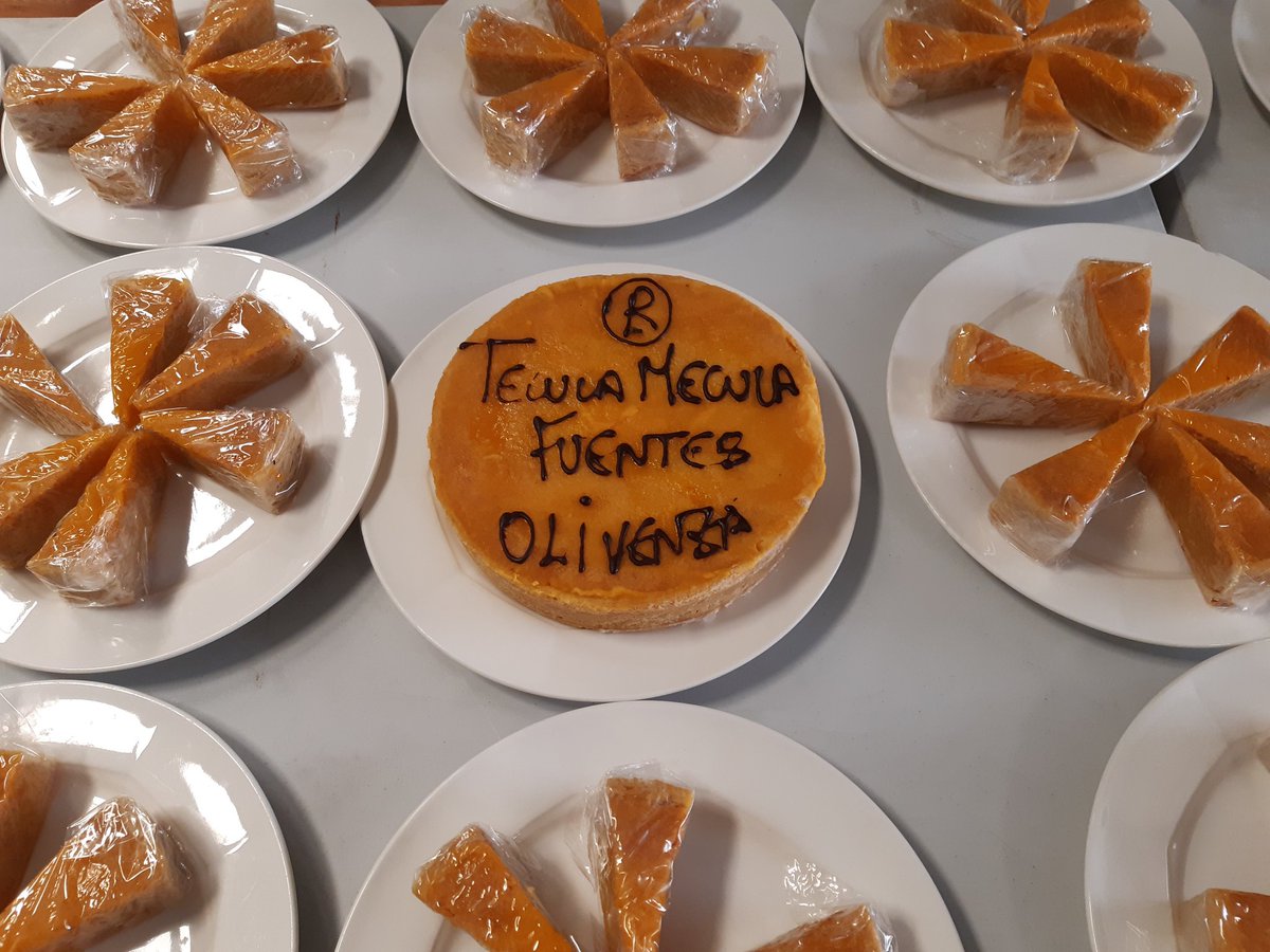 Postres extremeños ponen el broche de oro a la comida popular de #Terrae2019: flores extremeñas y la famosa Técula Mécula de la Casa Fuentes, de Olivenza.