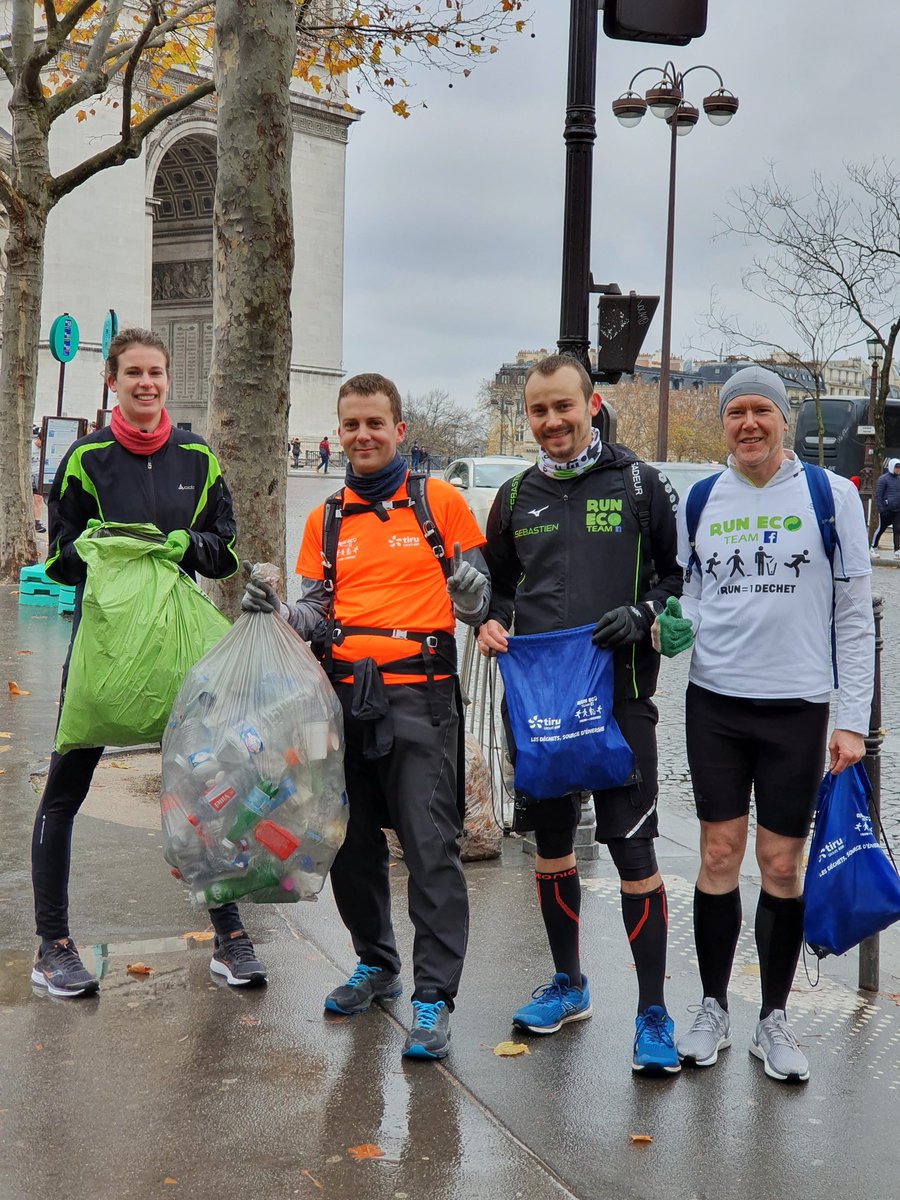 Bumped into @RunEcoTeamParis today! Running 10k with bags of rubbish through the French capital. Superbe!