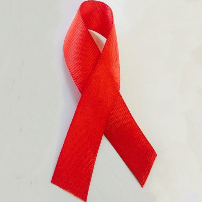 En cette #Journéemondialedusida, ayons une pensée pour celles et ceux qui nous ont quittés et réitérons notre engagement à mettre fin au #VIH/#sida, en commençant par lutter contre les préjugés et l’exclusion que subissent chaque jour les personnes vivant avec le VIH. #iégalei