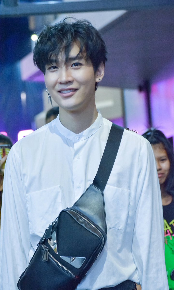 toffy_kmbmj's tweet image. หลบหน่อยคนหล่อ..จะเดิน
#ขุณขิมมอญ
#ปารูปให้คิมเซฟ
#Superboyprojectfinalweek