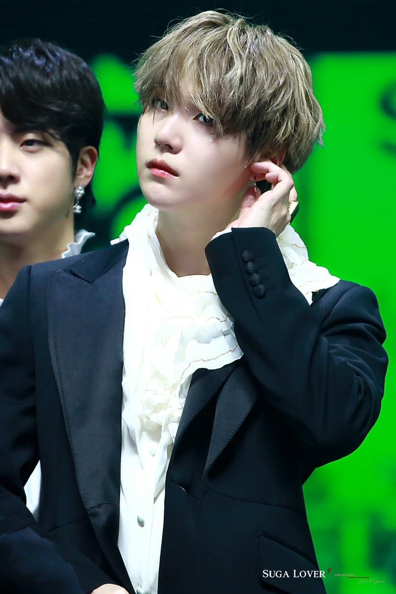 SabseLovely's tweet photo. ๋ ๋ด ๊ฟ์ ์ฌ๋ ๊ฐ์ . @BTS_twt
#MMA #mma_melon #MMA_2019 #BTS #MMAbts #๋ฐฉํ์๋
๋จ #Suga #SUGA #๋ฐฉํ์๋
๋จ์๊ฐ #์๊ฐ https://t.co/ND4rKS1UO9