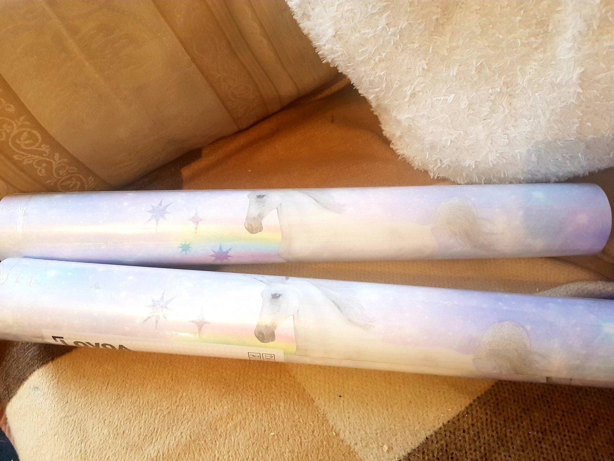 princessacpcxx's tweet photo. I bought the cutest wallpaper ever! My room is gonna be so anti-adult 😅😁😍 #unicorn #cutewallpaper #newhouse #homedecor https://t.co/RRRp4si5rt