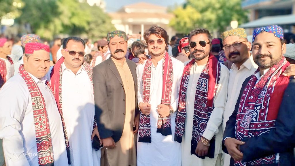 AzamJoyo01's tweet photo. Celebrated #SindhiCulturalDay2019 along with friends. 
@NajeebAbro2016 
#SindhiCulturalDay https://t.co/jscA4NtjrG