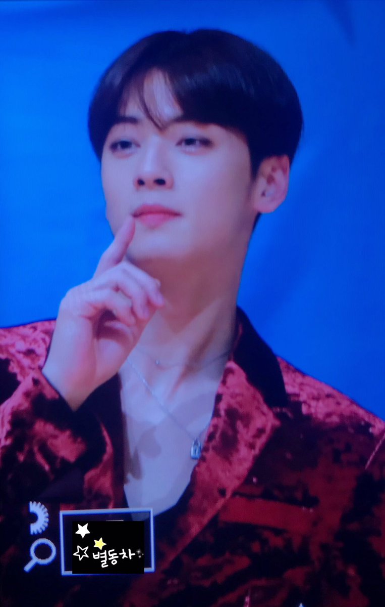 Star_EW0330's tweet photo. 191201 명동팬싸

@offclASTRO 우리 은우 당연히 멋져~

#ASTRO #아스트로 #ASTRO_BLUEFLAME #BLUE_FLAME  #차은우 #이동민  #차은우_차이링 #車銀優 #チャウヌ  #차이링 #CHAEUNWOO #로하수호 #은우수호 https://t.co/pl41xST60k