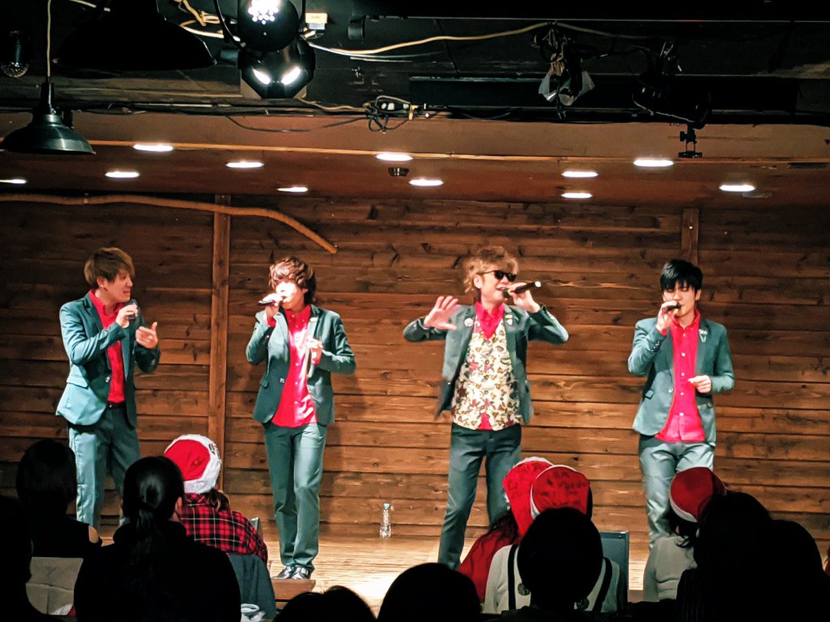 utautaisugars's tweet photo. しゅがクリTOUR2019"岡山"🎄❄︎
〜ユキヤコンコン...以下省略〜
ブルーブルース&amp;生声tonica
お越しくださりありがとうございます‼️
笑顔いっぱいでLiveをお届け出来ることに幸せを感じています☺️✨
みんなの冬を良いものにしたい‼️
残すところ《東京・名古屋・大阪》
ドンドンコンコンいきましょう❄️ https://t.co/tssT0alnvk
