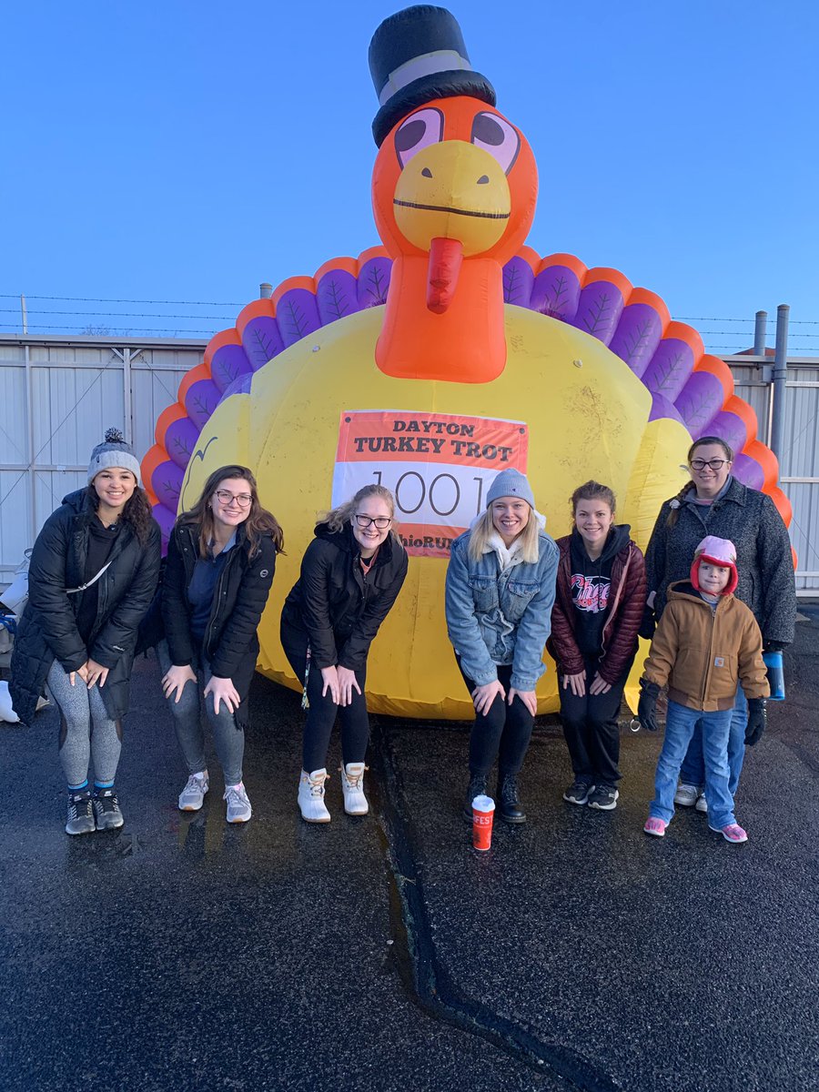 ywcadayton's tweet photo. Thank you to everyone, including our amazing volunteers, who came out in support of #ywcadayton today! Supporting community is a perfect way to close out #thanksgivingweekend. #onamission #turkeytradition #ohioruns #5k #givewhereyoulive #thankful https://t.co/SNEcQgHdOH