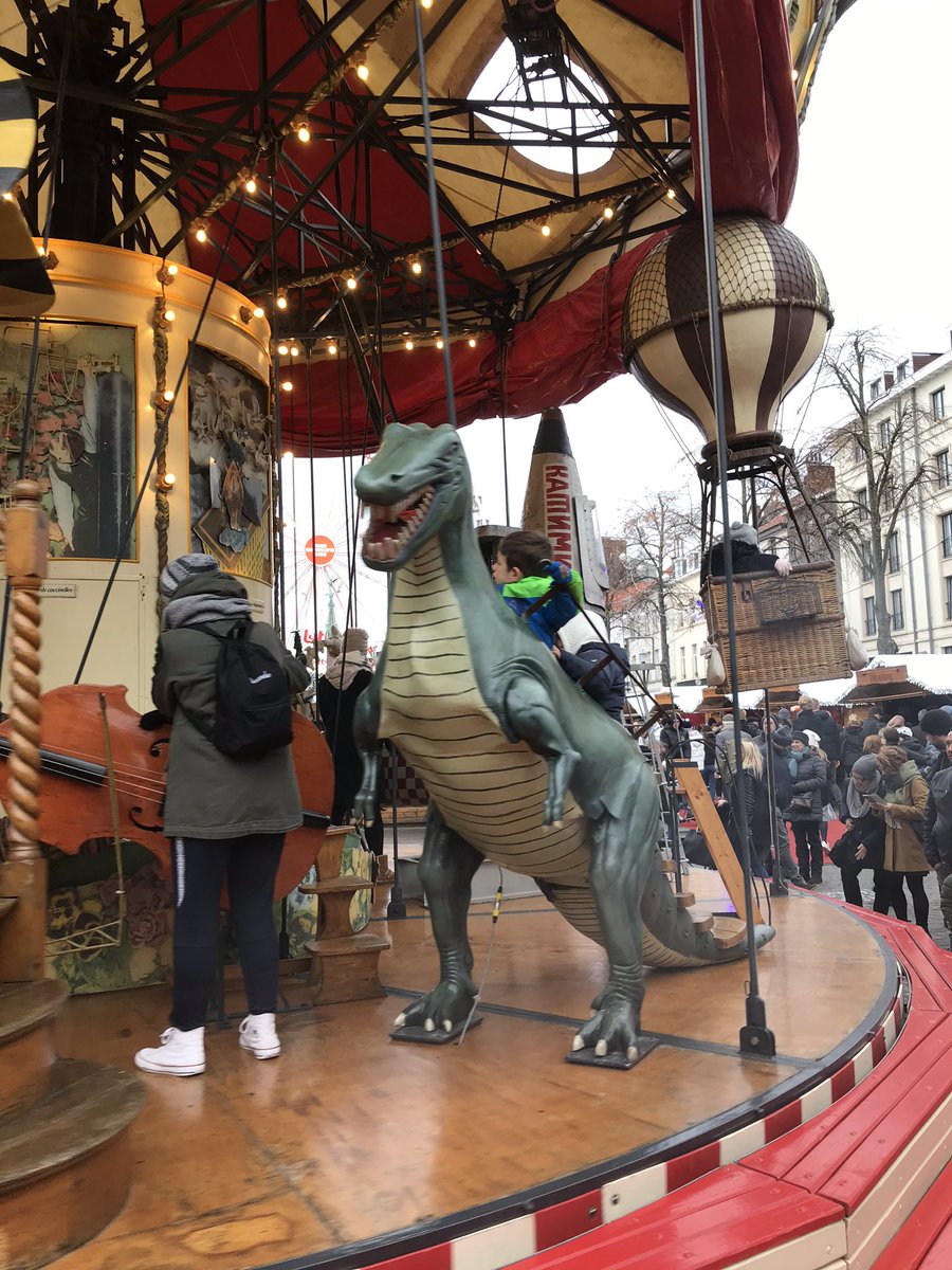 PGTwicks's tweet photo. You know when the festive season has arrived in #Brussels. The Christmas market with its two steampunk carousels. And of course #SantaClaude https://t.co/nyVzLT15nd