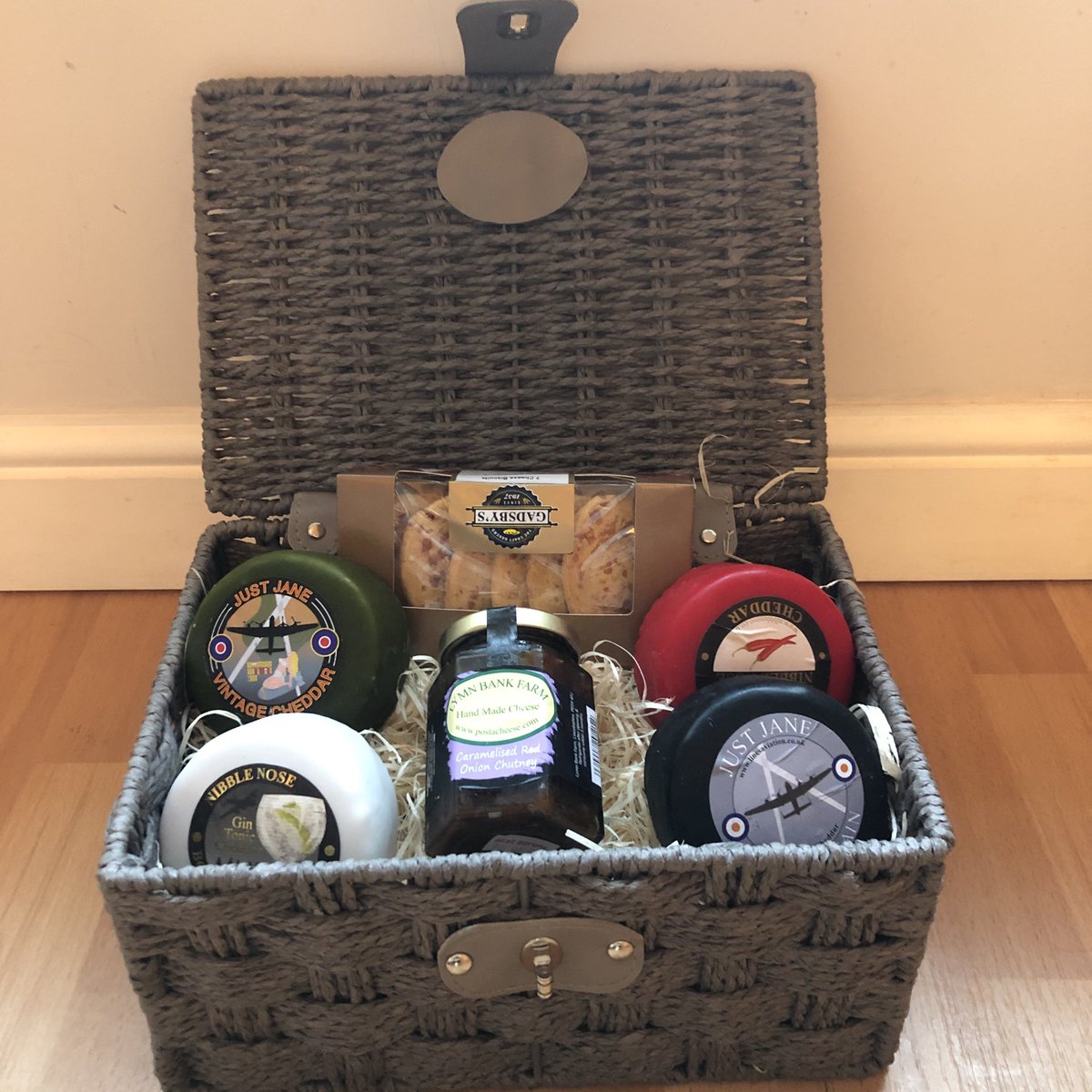 willow596's tweet photo. Lovely little surprise after 2 horrible weeks of battling flu! (On the first day of December) I’ve only gone and won a delicious local 🧀 hamper - thank you @lincscoop this will be enjoyed over Christmas🎄#nibblenose #justjane #lymnbankfarm #gadsbys #localproduce https://t.co/Ql2RChrMBj