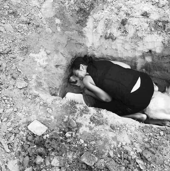 Humanymal's tweet image. Cuando muere nuestro animal amado...💔 #animales #perros