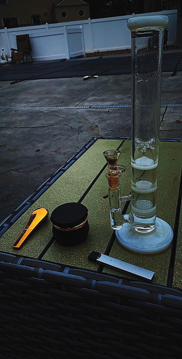 edit93769136's tweet photo. #photography #weed #bud #smoking #bong #joint #raw #backwood #vibing #dope #trippy #juicyjay #DHC #hemper #everythingfor420 #rolling #kush #sativa #indica #clippers #lighter #grinder #pipe #bowl #chillin #TAG #dab #tripping #cannabis #weedlovers #stonerfam #bongrips send in pics https://t.co/DukxF9YX0t