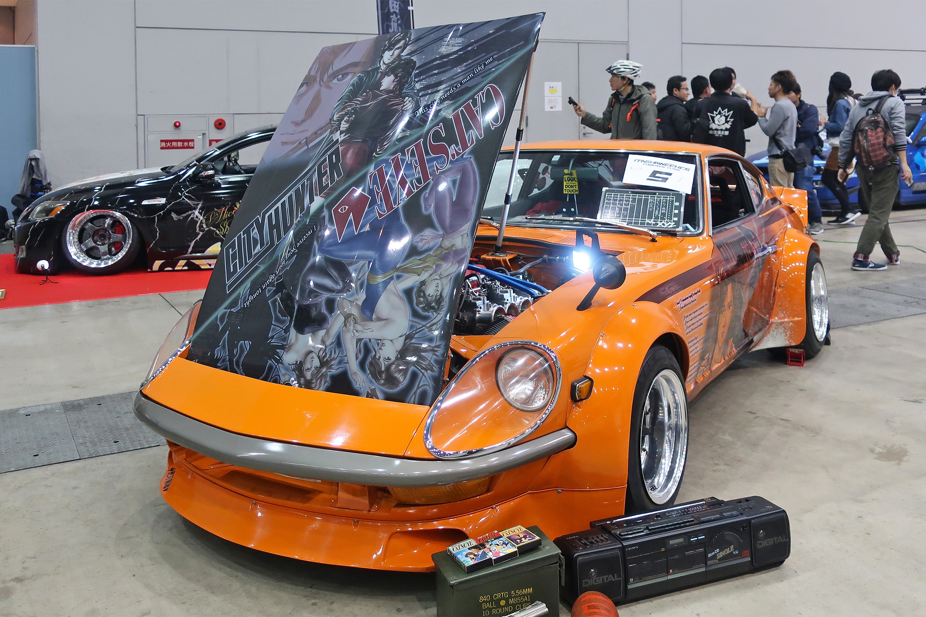 タケ シティハンター と キャッツ アイ という実に珍しい痛車 しかも車種は日産 フェアレディzの初代s30型の海外モデル Datsun 280z すなわち ダッツン ズィー だ 何コレ 凄すぎる T Co Hr76ezi6ph Twitter