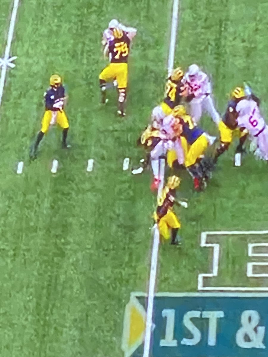 BuckeyevsTworld's tweet photo. Find someone that holds you the way Michigan held Chase Young. https://t.co/Fxc3CnWypy