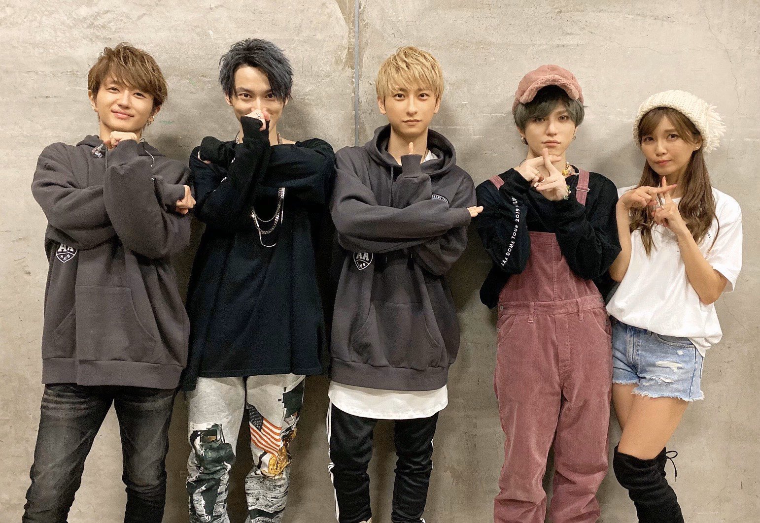 う ら ん ちゃん うらんファッション調べ adometour19plus で秀太くんが着用している衣装 3 キャップは多分 サロペット Whimgazette ネックレス Salute キャップ たぶん Wego 末吉秀太 adometour19 T Co Blvcryspvp