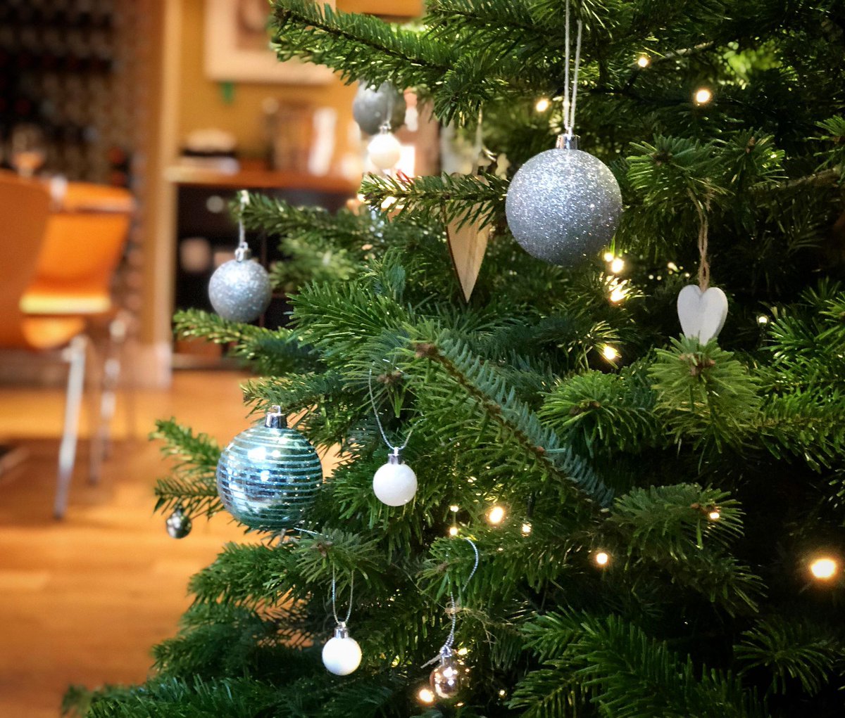 The Christmas tree is up and our festive menus are in full swing! Let the festivities commence 🎄🥳🥂 #ChristmasTree #Festive #Lunch #Dinner #DerbyshireDining #Baslow #BookNow