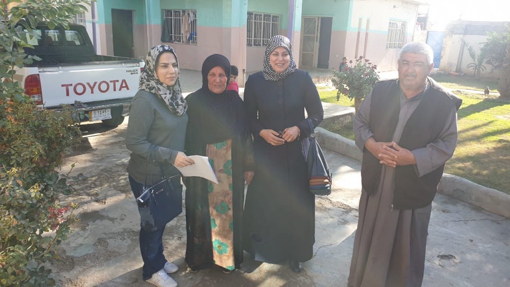 IbrahimKDajani's tweet photo. Communicating w citizens near Tikrit - Al-Alam Bridge in Salah Din governorate on #Iraq #Reconstruction program is essential. Short-term #employment benefits. Access to services & markets will be restored. Well done Ministry of Construction & #ReFAATO. financed by @WorldBank https://t.co/2mXgVDLmDf
