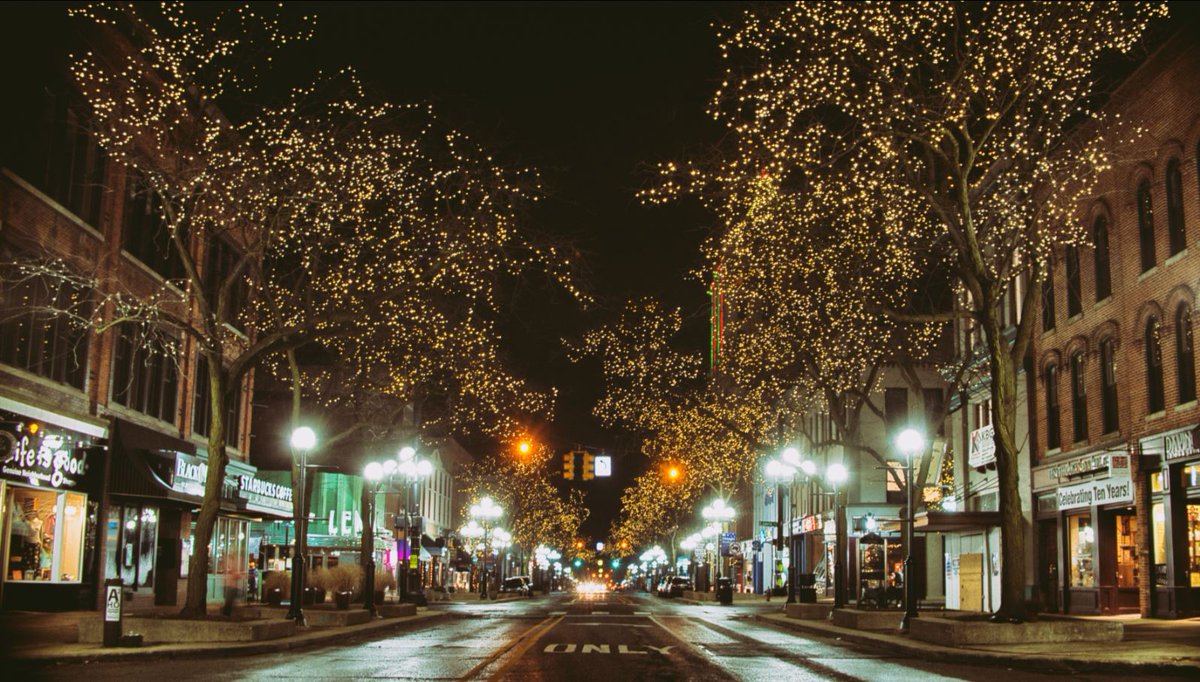 AnnArbor's tweet image. It's time for the inside scoop on all things #WashtenawCounty events in December! ➡️  ow.ly/UgDC50xiw1q #AnnArbor #YpsiReal