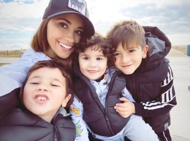 cabellogoddes's tweet photo. Mira la hermosa familia que tiene Messi, por favor. Como no le van a tener envidia? Si su ídolo lo único que hizo fue golpear mujeres y abandonar hijos en distintas partes del mundo. https://t.co/iz7r8hgz0s
