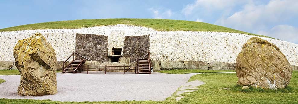 ArchTrs's tweet photo. Experience the prehistory and #archaeology of #Ireland with @AndanteTravels. 

• Take a boat trip to Inis Mór and visit Dun Aengus
• Visit the Hill of Tara, which has over 30 visible monuments
• View the monumental passage tomb of Newgrange

https://t.co/GInFfyRs52 https://t.co/N2ZOxog5lA