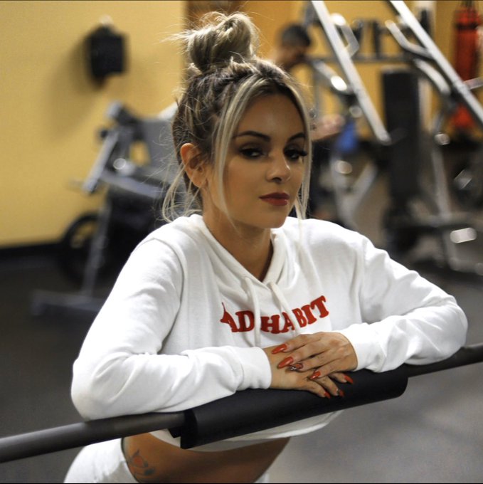 Dicen que la mirada lo dice todo 🤷🏼&zwj;♀️ https://t.co/p2yiu1ju92