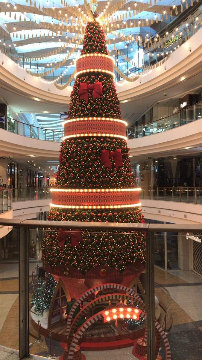 AfifaKarake's tweet photo. #عيد، بأي حال عدت يا عيد !
#لبنان__ينتفض
#الجوع_كافر
#ChristmasIsComing :
#ChristmasTree in an #EmptyMall.
#LebanonProtests
#ChristmasInTheCity :
#Christmas2019
in #Beirut, in an #Empty #City. https://t.co/7G1hUFWaqn