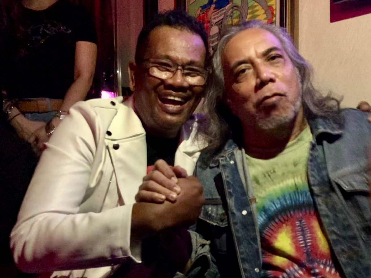 RamliSarip_'s tweet photo. Tahniah โrockers suciโ @nashelias dan Lefthanded untuk Sunday Night Life di @hardrockcafekl
#SundayNightLiveHRC
#hardrockcafekl
#DRSLefthanded
#DatukRamliSarip
#Lefthanded
#SundayNightLiveLefthanded
@didzsquad for #RasaKaryaSdnBhd
#KembaraKita2020
#RamliSarip https://t.co/8R9IWKCsWK