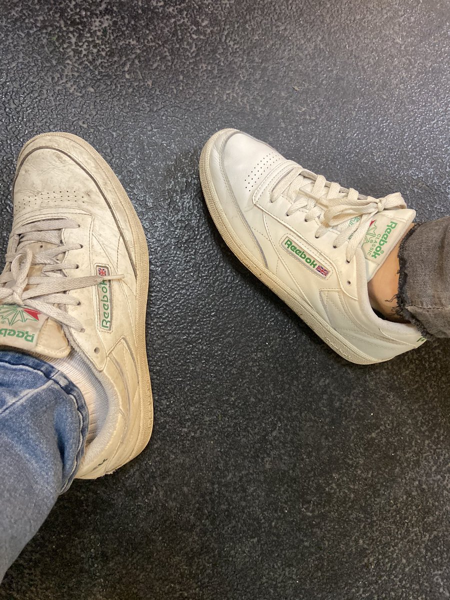 AronovBenjamin's tweet photo. Coding colleagues coordinating clothes! <3 @Clara_Morgen
#reebok #onrails https://t.co/VHx9AtCGs3