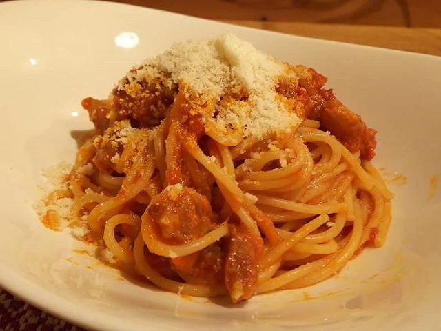 #アマトリチャーナ #パスタ #スパゲッティー #ペコリーノロマーノ
#amatriciana #pasta #spaghetti  #pecorinoromano  #italiancusine  #guanciale ift.tt/2DAbQuV