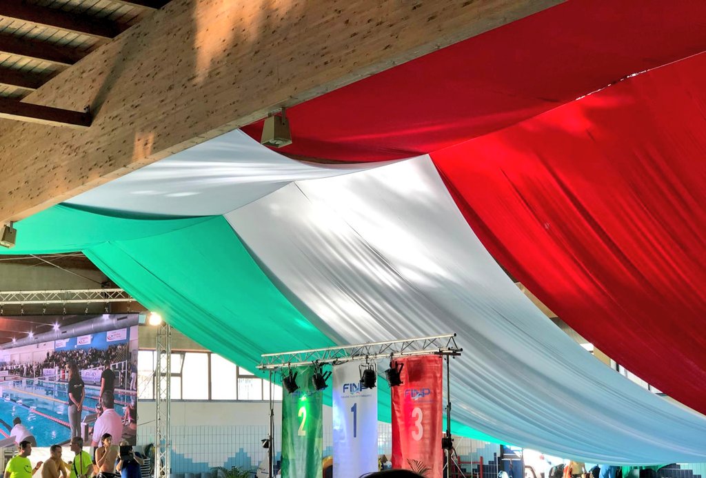 RobertoValori1's tweet photo. 11 record del mondo e 5 d'Europa agli Assoluti in vasca corta di Portici. Un evento meraviglioso con un'organizzazione eccezionale di #Leucopetra. Chiudiamo così un 2019 fantastico: ora avanti così!
@FINPARALIMPICO 
@CIPnotizie 
@LucaPancalli https://t.co/KoYiWkk0uy