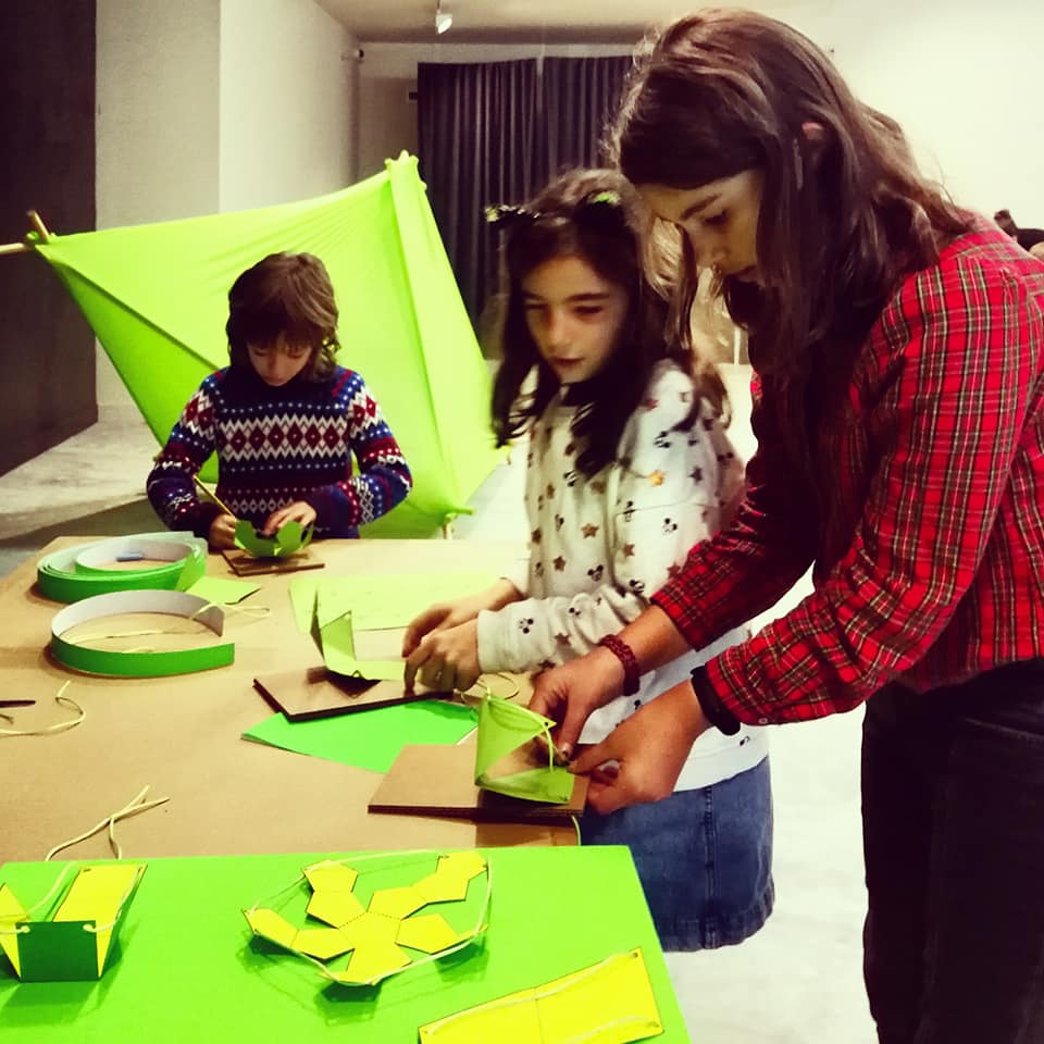 Maushaus_Arq's tweet photo. Bolumenak!! @MUGAKbienal @eai_iae_ Arkitektura Institutuan #workshops #pullupnets #contornos #lineas #areas #volumenes https://t.co/HntPRsTeK6