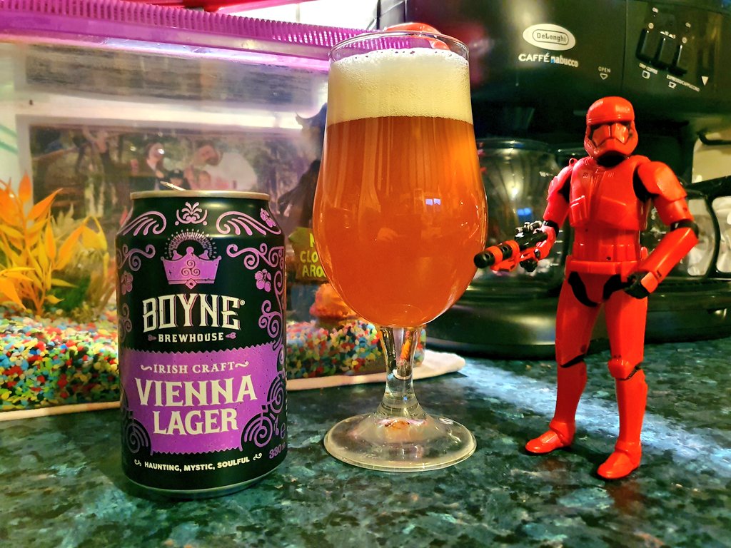 1st from the #aventcalendar
& the #SithTrooper's debut
#ViennaLager a light,malty & sweet lager by @BoyneBrewhouse,
@zappafaye @cellmavin @cedarflats @CATbrew13 @HermannTLombard @Beersies @blofmitten @Just4BeerLovers @RealBMaxwell @tilbeerdouspart @beerfriends_ @15jjc @mtravis63