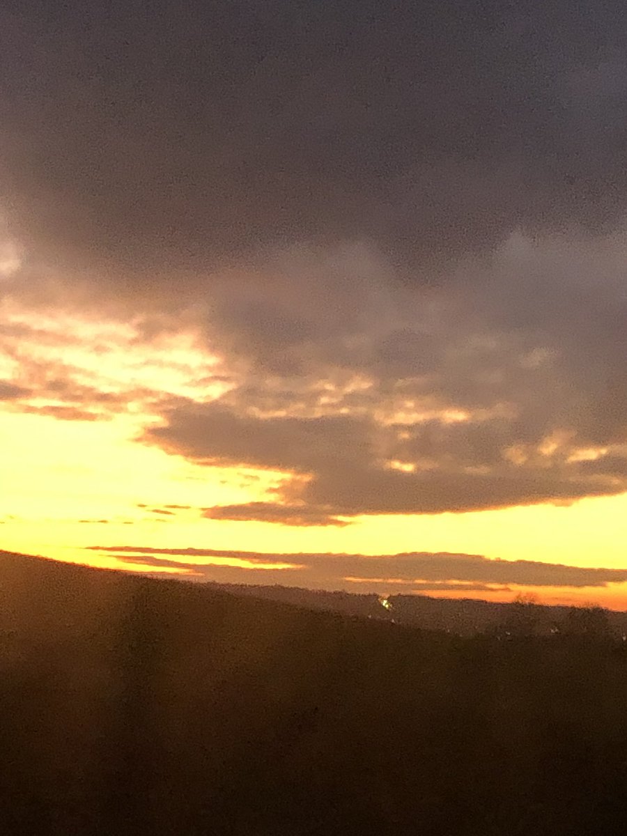 RowleyDonna's tweet photo. #sunset #beautiffulsky https://t.co/8F26Us7GZV